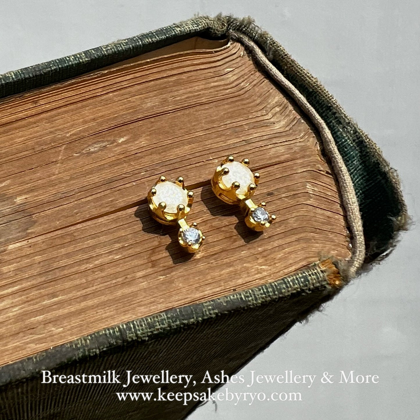 SOLITAIRE: CROWN EAR STUDS