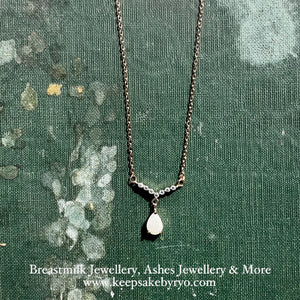 SOLITAIRE: SOFIA PENDANT WITH TEARDROP INCLUSION STONE