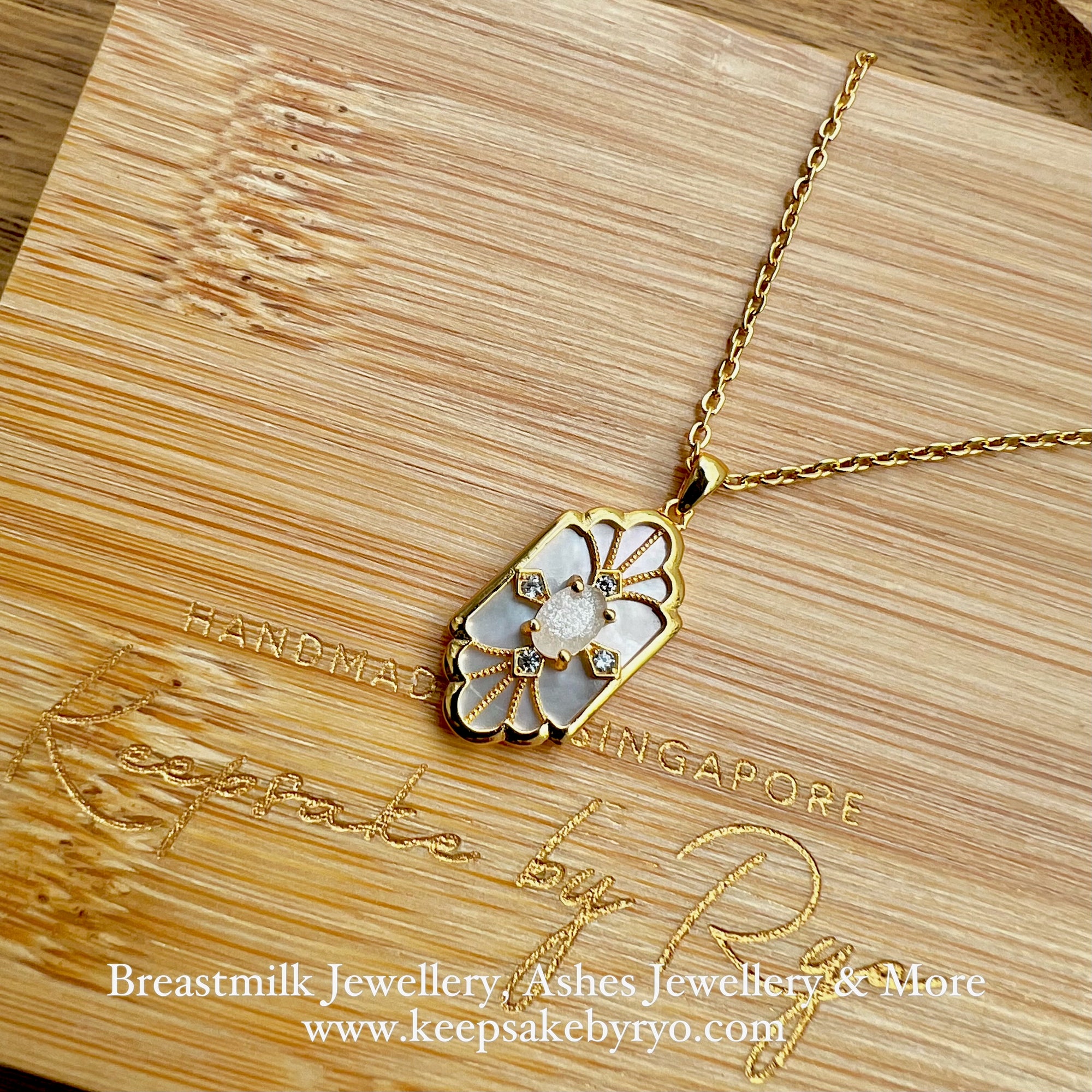 SOLITAIRE: MARIE MOTHER OF PEARL PENDANT WITH OVAL SHAPED SOLITAIRE