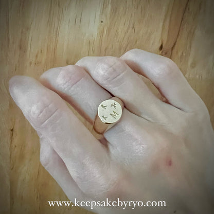 9K GOLD IMPRESSION: SIGNET RING WITH PERSONALIZED ENGRAVING