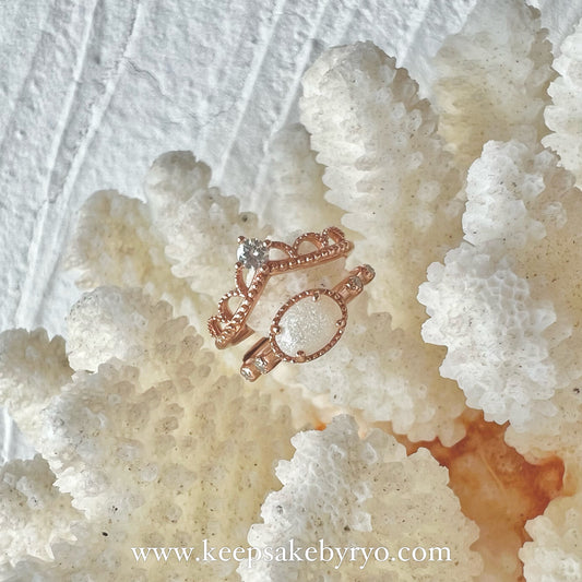 满月金 FULL MONTH GOLD & 百日金 100 DAYS GOLD: AYAKO STACKING RINGS WITH OVAL INCLUSION STONE