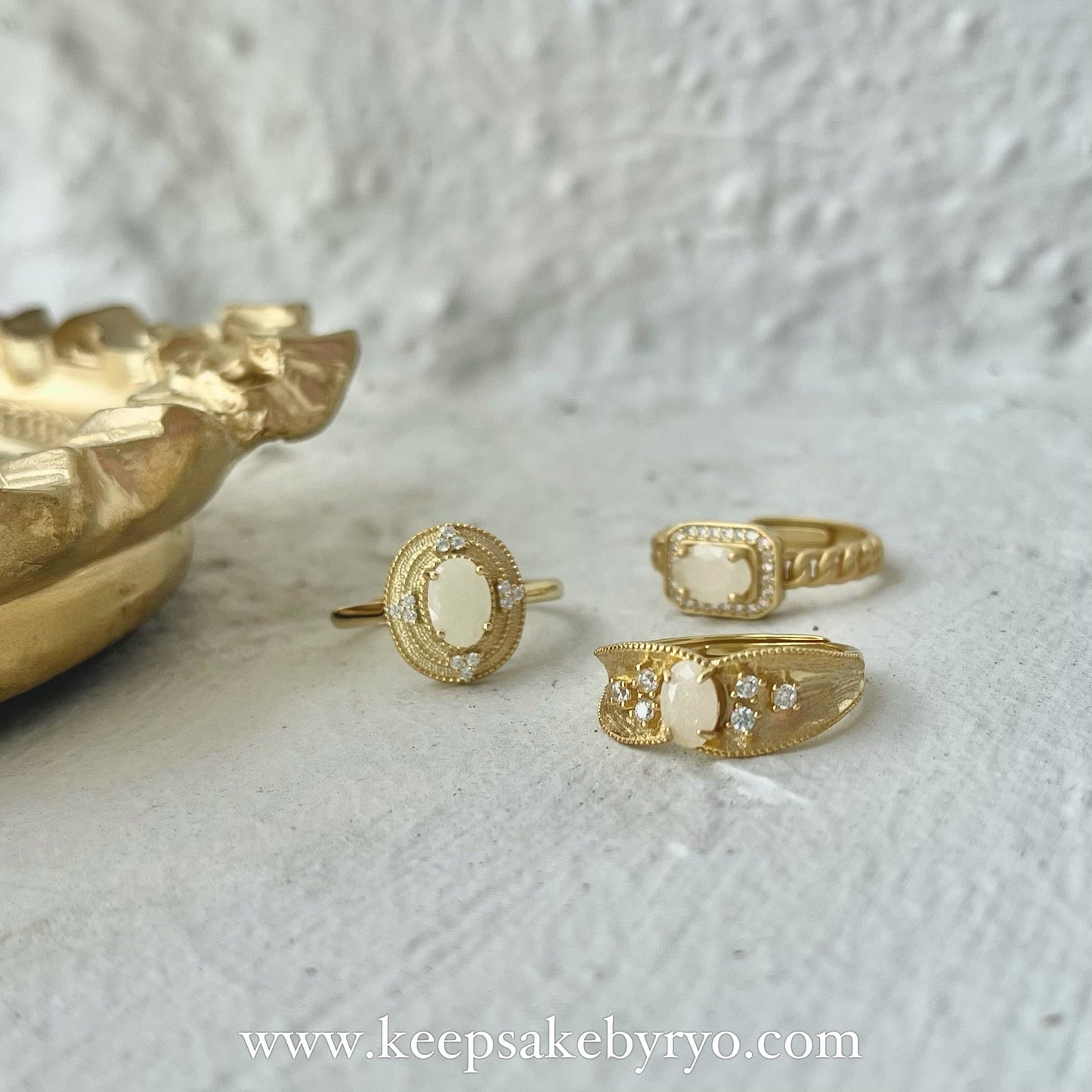 满月金 FULL MONTH GOLD & 百日金 100 DAYS GOLD: DAPHNE RING WITH OVAL INCLUSION STONE