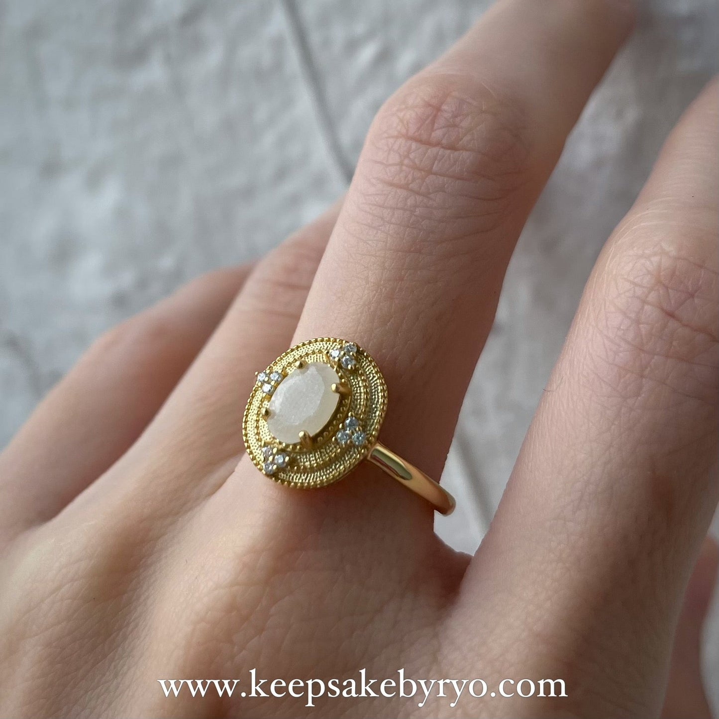 满月金 FULL MONTH GOLD & 百日金 100 DAYS GOLD: DAPHNE RING WITH OVAL INCLUSION STONE