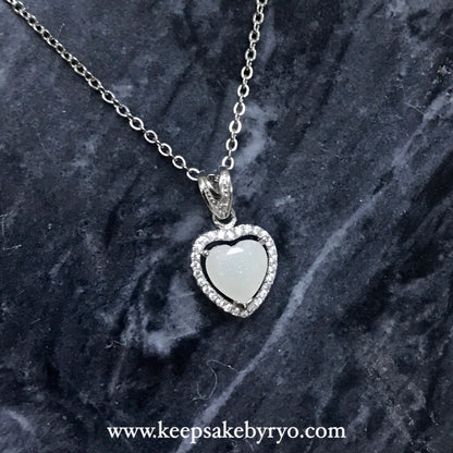 满月金 FULL MONTH GOLD & 百日金 100 DAYS GOLD: GEMMA PAVE HEART PENDANT WITH HEART SHAPED INCLUSION STONE