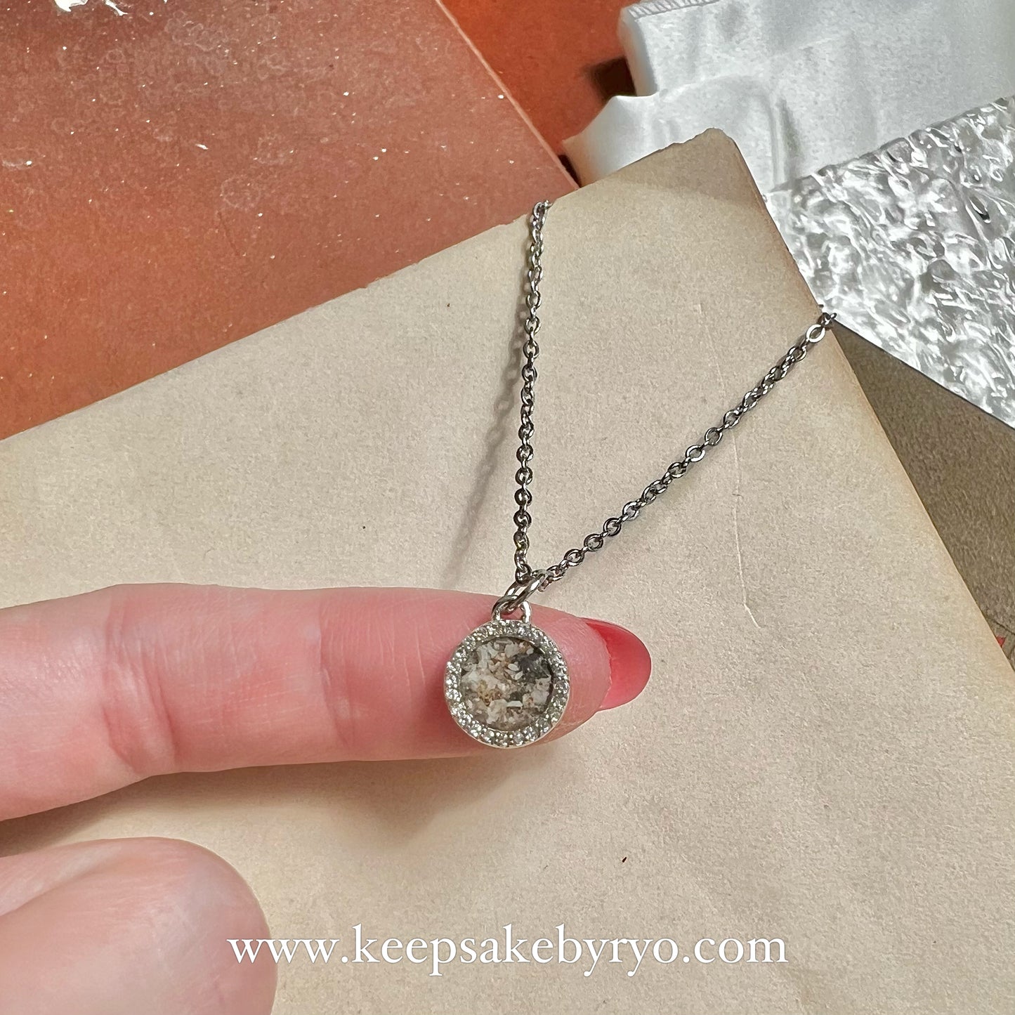 ASHES PETITE ROUND PENDANT NECKLACE