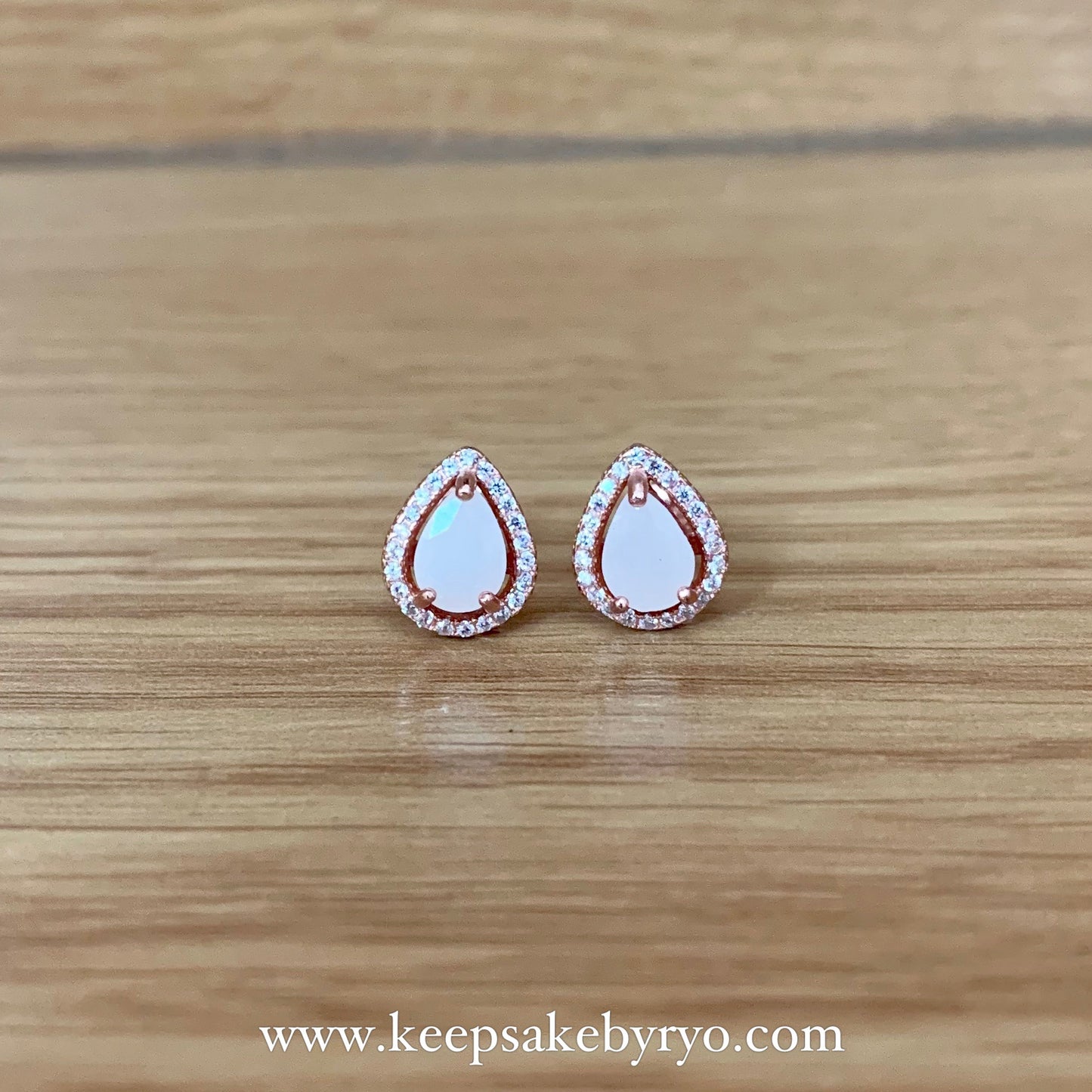 SOLITAIRE: ARYA EARSTUDS WITH TEARDROP INCLUSION