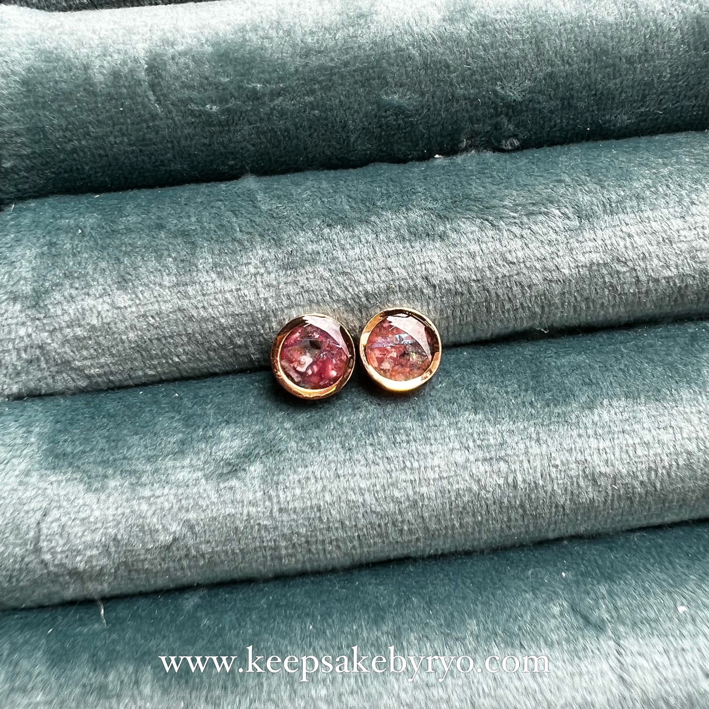 ASHES BEZEL 8MM ROUND STUD EARRINGS