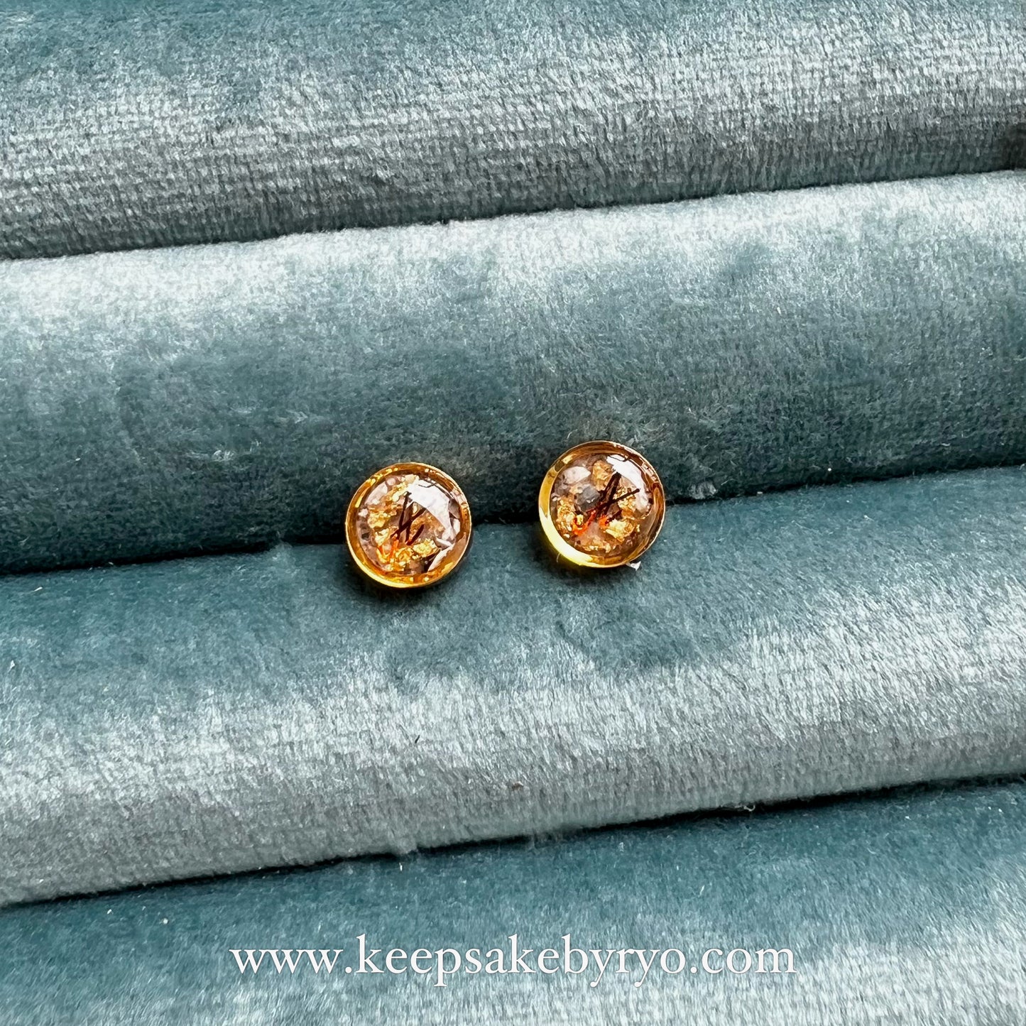 ASHES BEZEL 8MM ROUND STUD EARRINGS