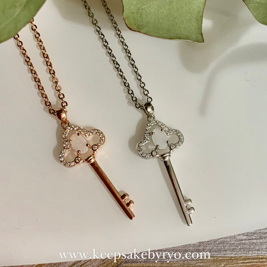 满月金 FULL MONTH GOLD & 百日金 100 DAYS GOLD: HARPER KEY PENDANT NECKLACE WITH BREASTMILK SOLITAIRE