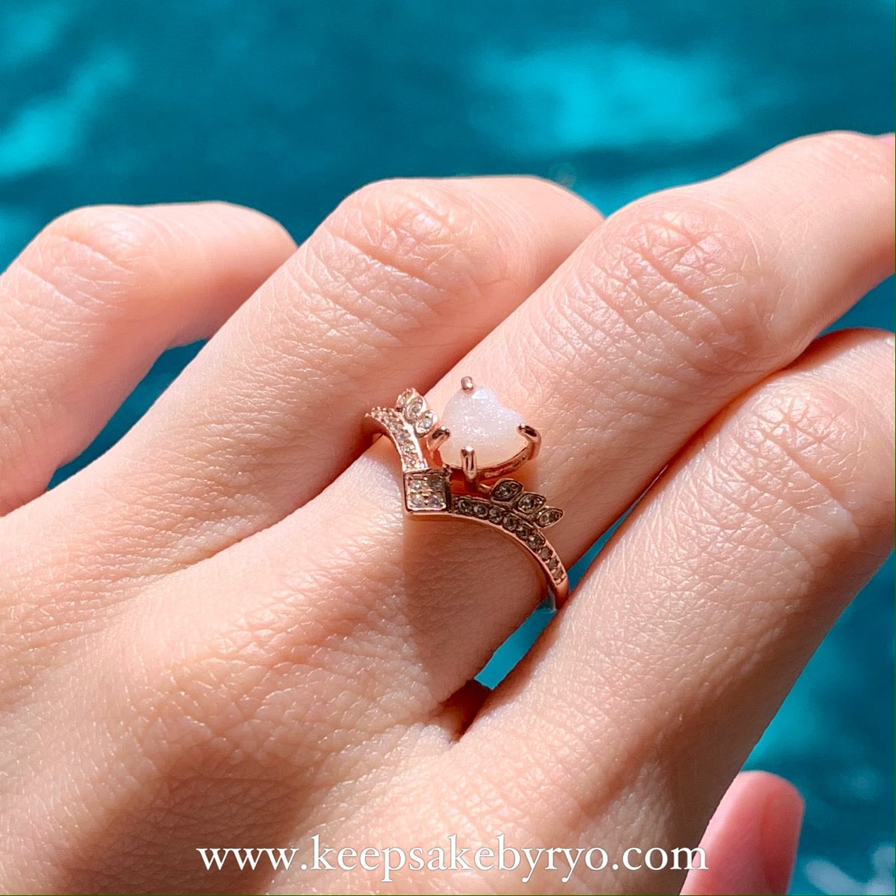 满月金 FULL MONTH GOLD & 百日金 100 DAYS GOLD: KYRA RING WITH HEART SHAPED INCLUSION STONE