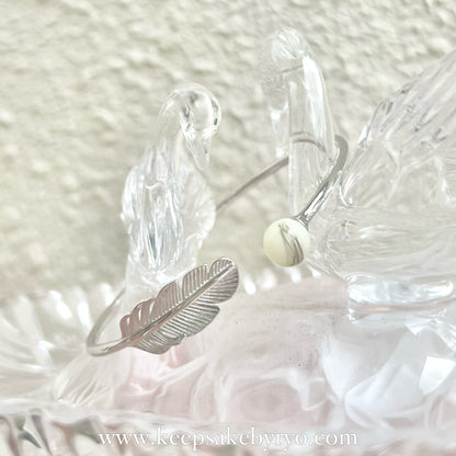 INCLUSION PEARL BANGLE WITH FEATHER DETAIL