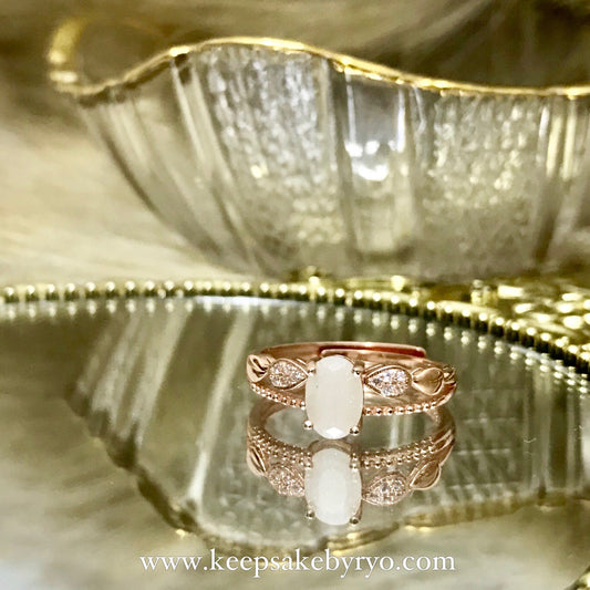 满月金 FULL MONTH GOLD & 百日金 100 DAYS GOLD: NADIA RING WITH OVAL INCLUSION STONE