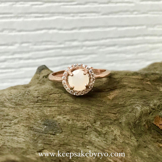 SOLITAIRE: OLIVIA RING WITH ROUND INCLUSION STONE